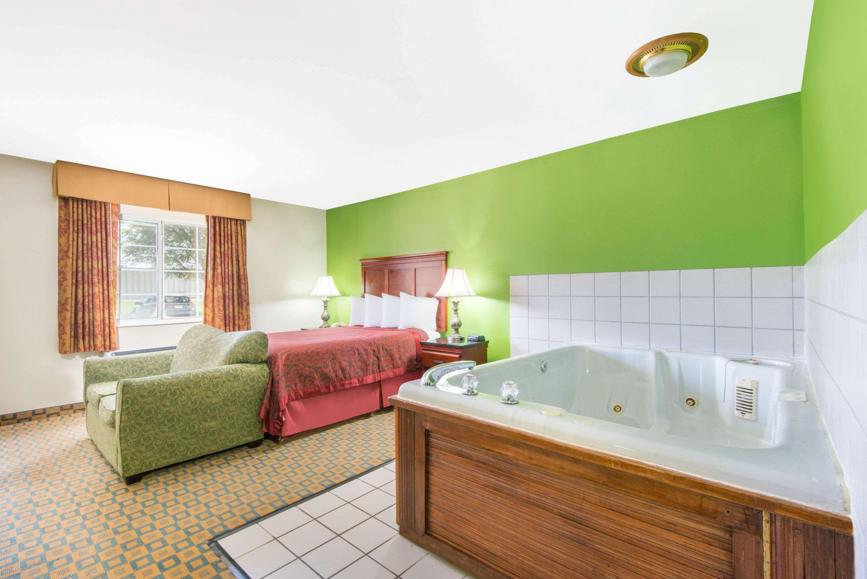 Days Inn & Suites By Wyndham וויצ'יטה מראה חיצוני תמונה
